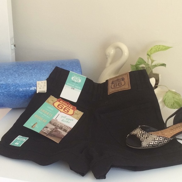 Route 66 black cuffed leg short - Picture 3 of 5